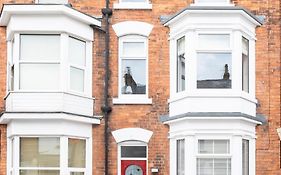 Scarborough Stays - Trafalgar Lodge - 4 Bedroomed House - Free Parking